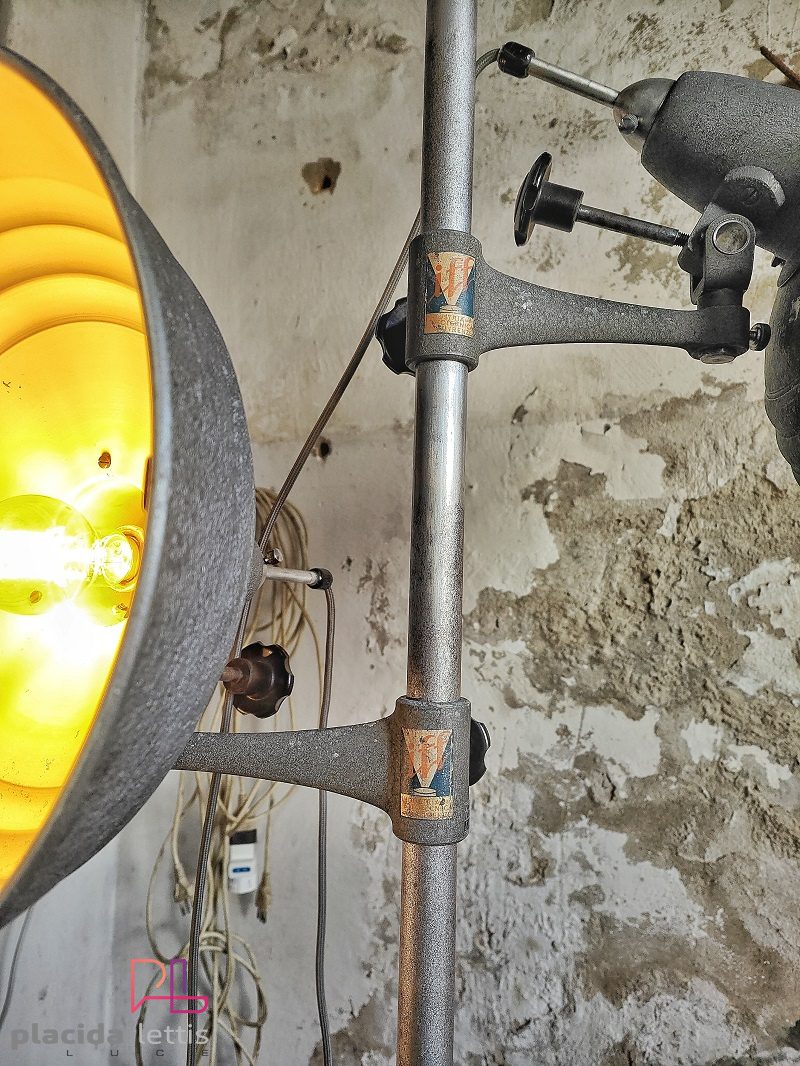 Lampada industriale IFF, nata per gli studi fotografici. – dettaglio 16
