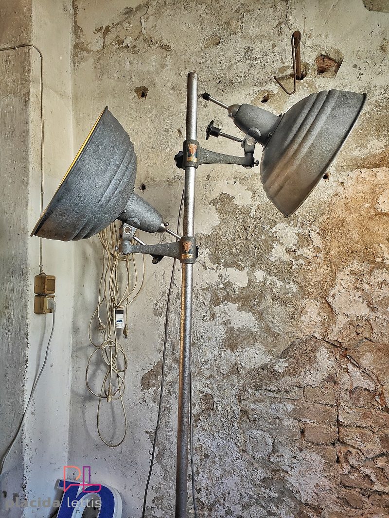 Lampada industriale IFF, nata per gli studi fotografici.