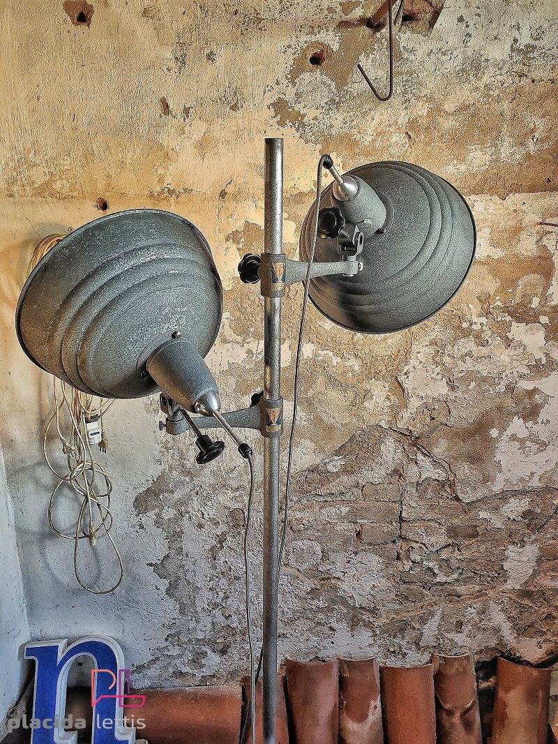 Lampada industriale IFF, nata per gli studi fotografici. – dettaglio 5