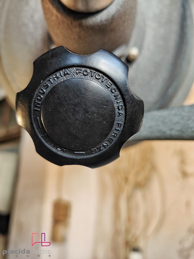 Lampada industriale IFF, nata per gli studi fotografici. – dettaglio 20