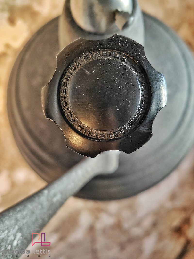 Lampada industriale IFF, nata per gli studi fotografici. – dettaglio 19