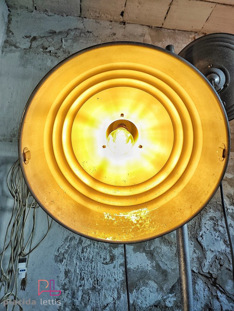 Lampada industriale IFF, nata per gli studi fotografici. – dettaglio 8
