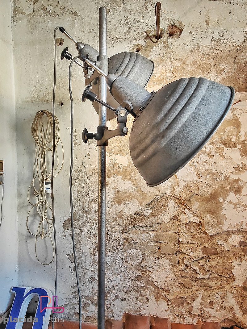 Lampada industriale IFF, nata per gli studi fotografici. – dettaglio 12