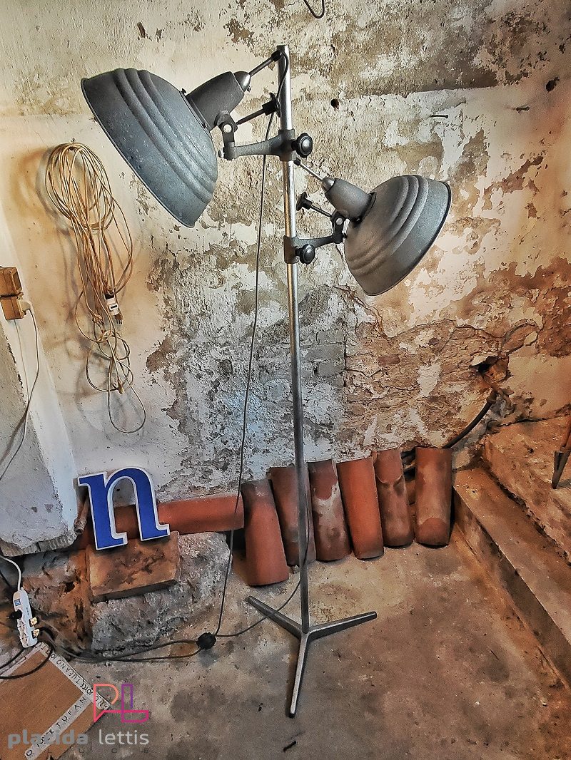 Lampada industriale IFF, nata per gli studi fotografici. – dettaglio 3