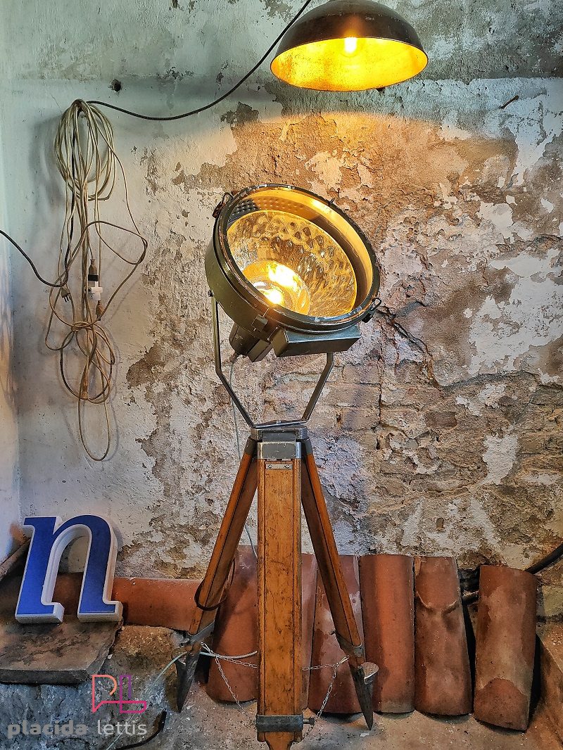 Faro da studio fotografico vintage originale verde con specchio a rombi