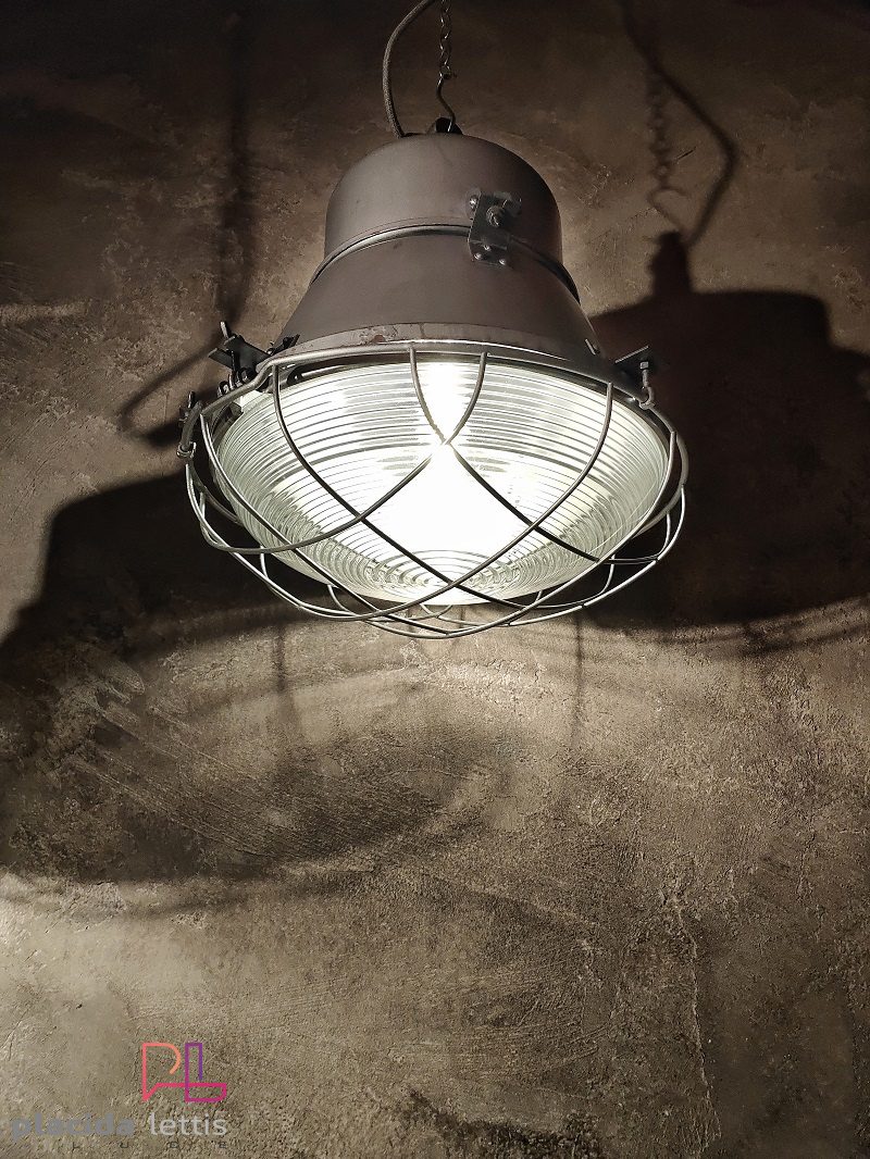 Lampada a sospensione vintage originale argento, vetro curvo e griglia – dettaglio 3