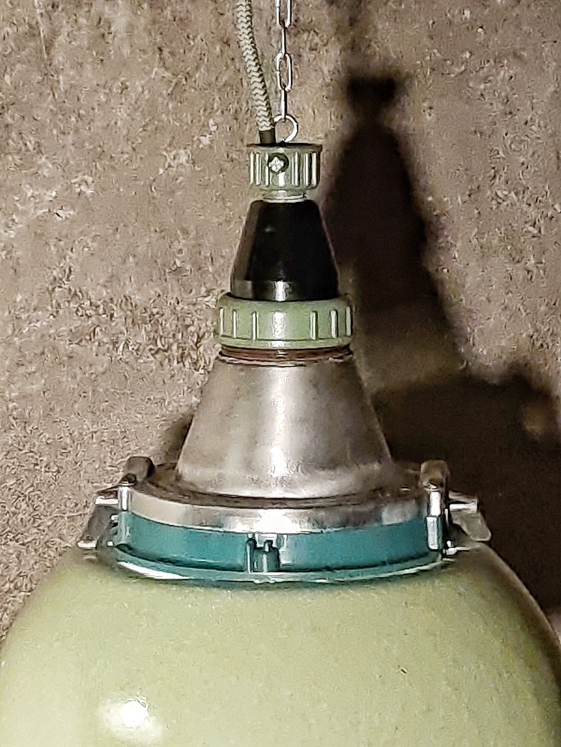 Lampada industriale di medie dimensioni,  con vetro interno