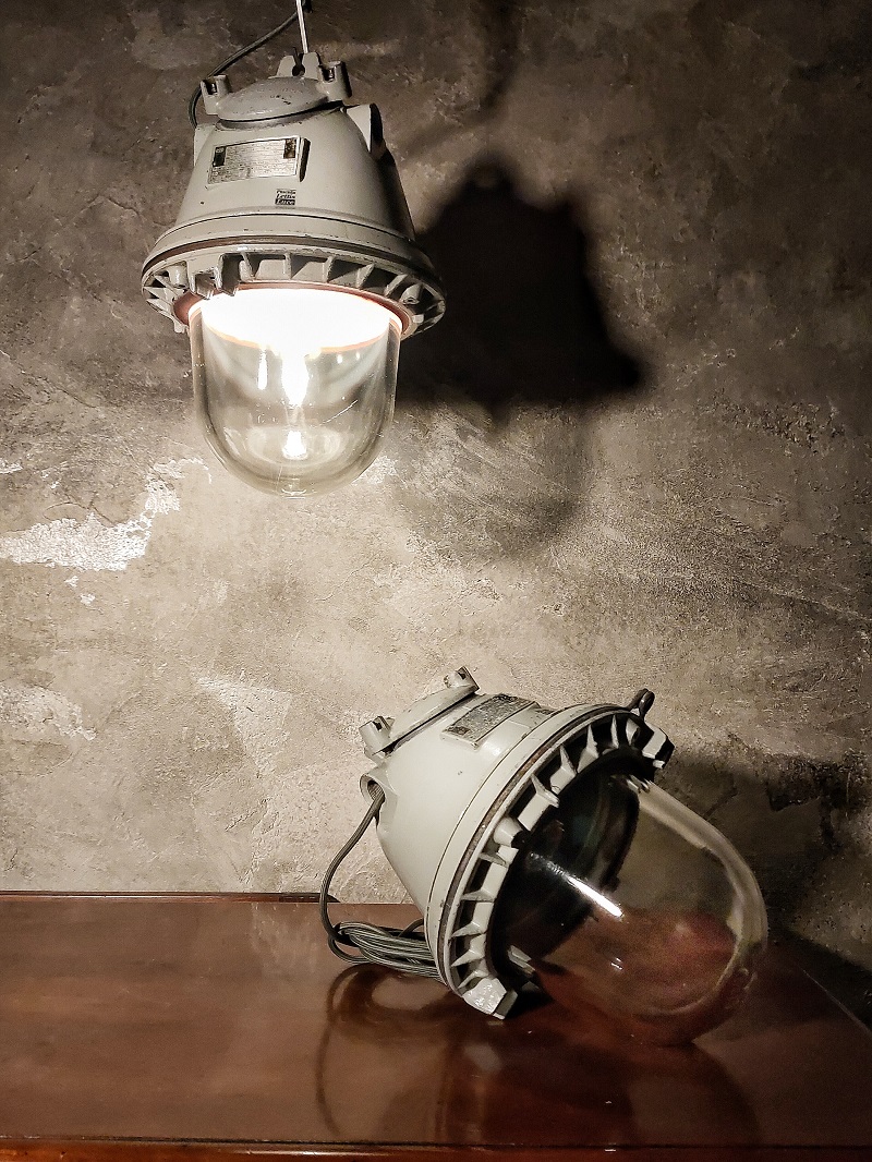 Possenti lampada industriali da bunker, prodotte nella ex DDR