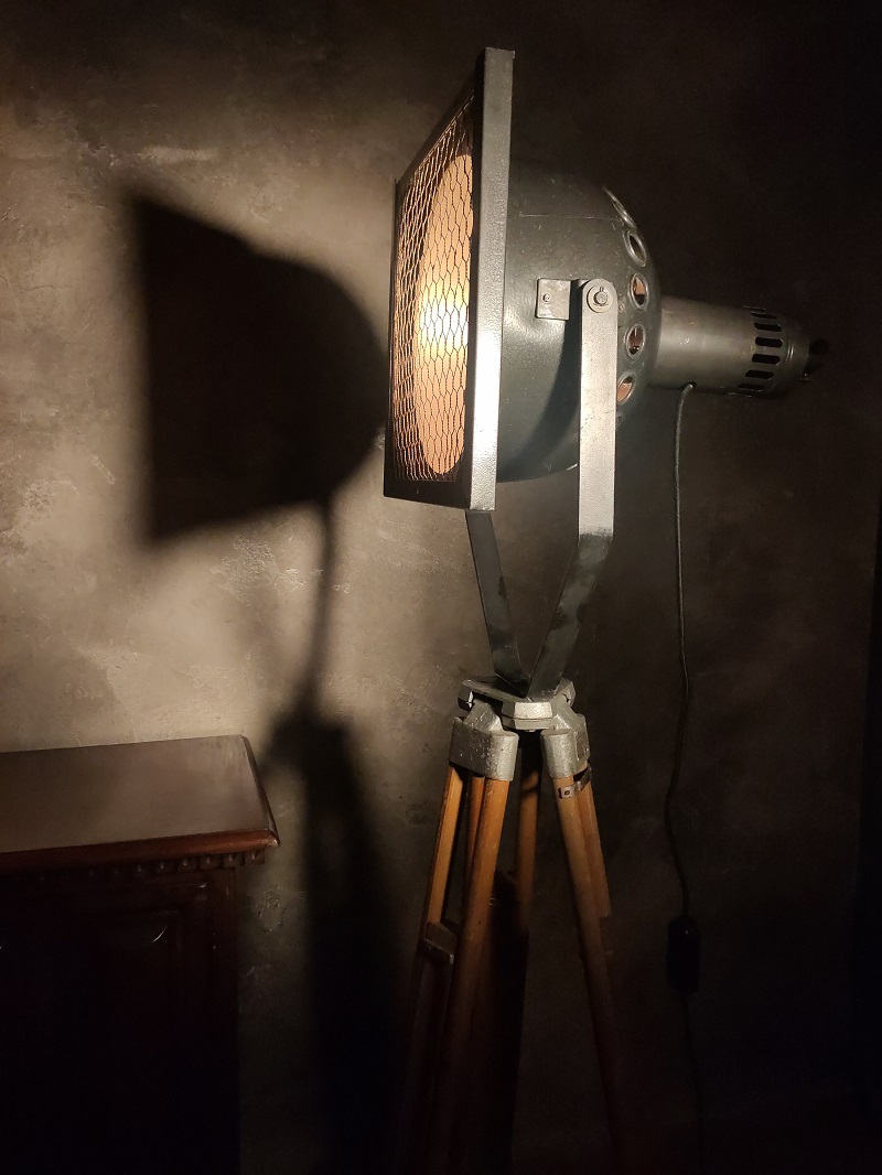 Una lampada industriale che ha uno spirito teatrale!
