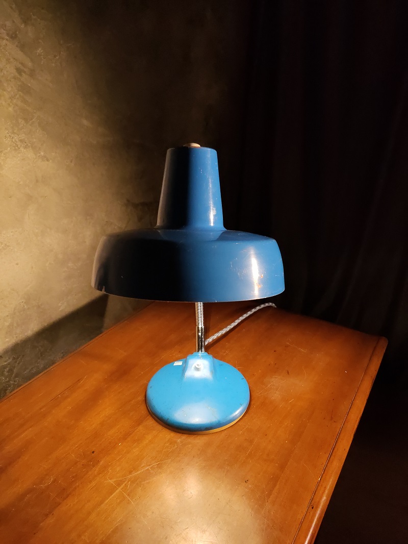 Lampada industriale da scrivania anni 60, azzurro cielo!