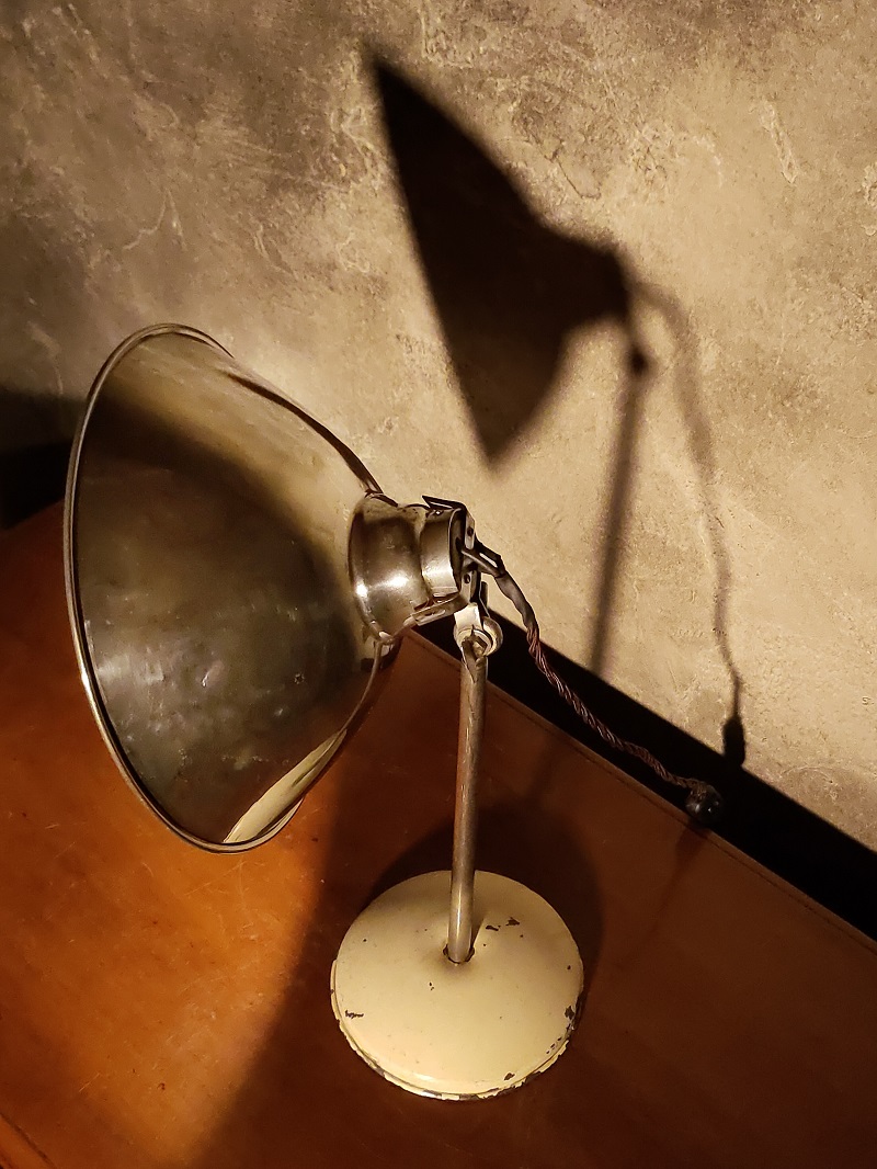 Lampada industriale da scrivania anni 60, prodotta in ex Cecoslovacchia