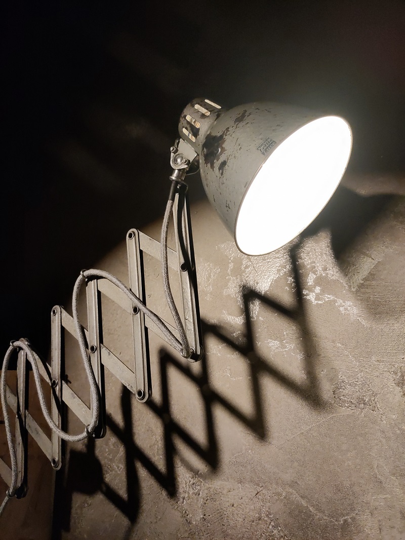 Lampada industriale con soffietto, prodotta in Repubblica Ceca negli anni '60