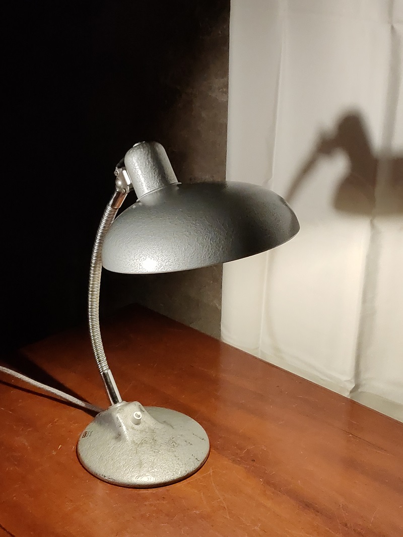 Lampada industriale da scrivania anni 60, prodotta in Ungheria