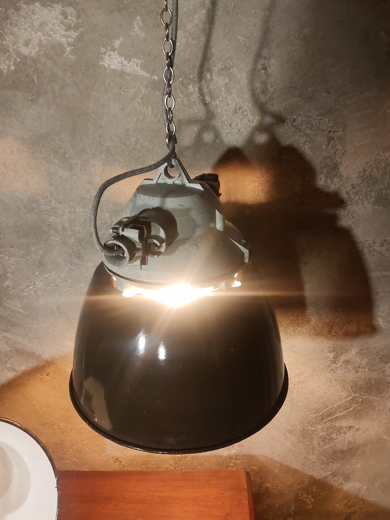 Una lampada industriale possente, ma di grande bellezza