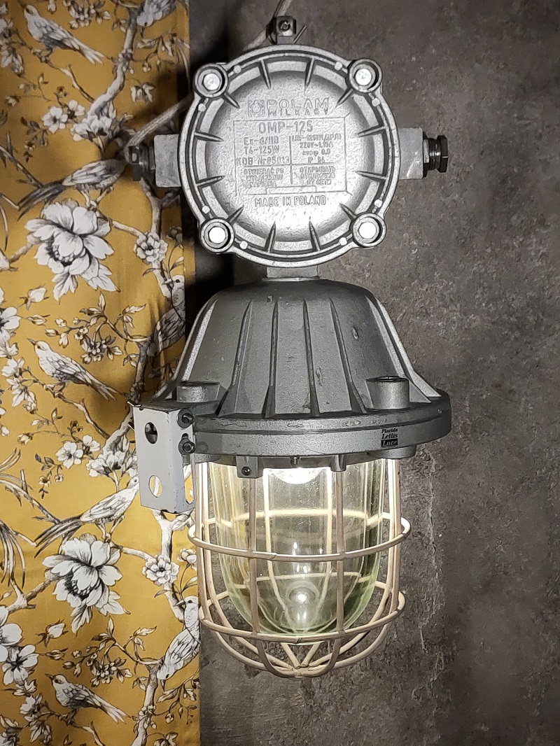 Lampada industriale con vetro, prodotta in Polonia negli anni 80