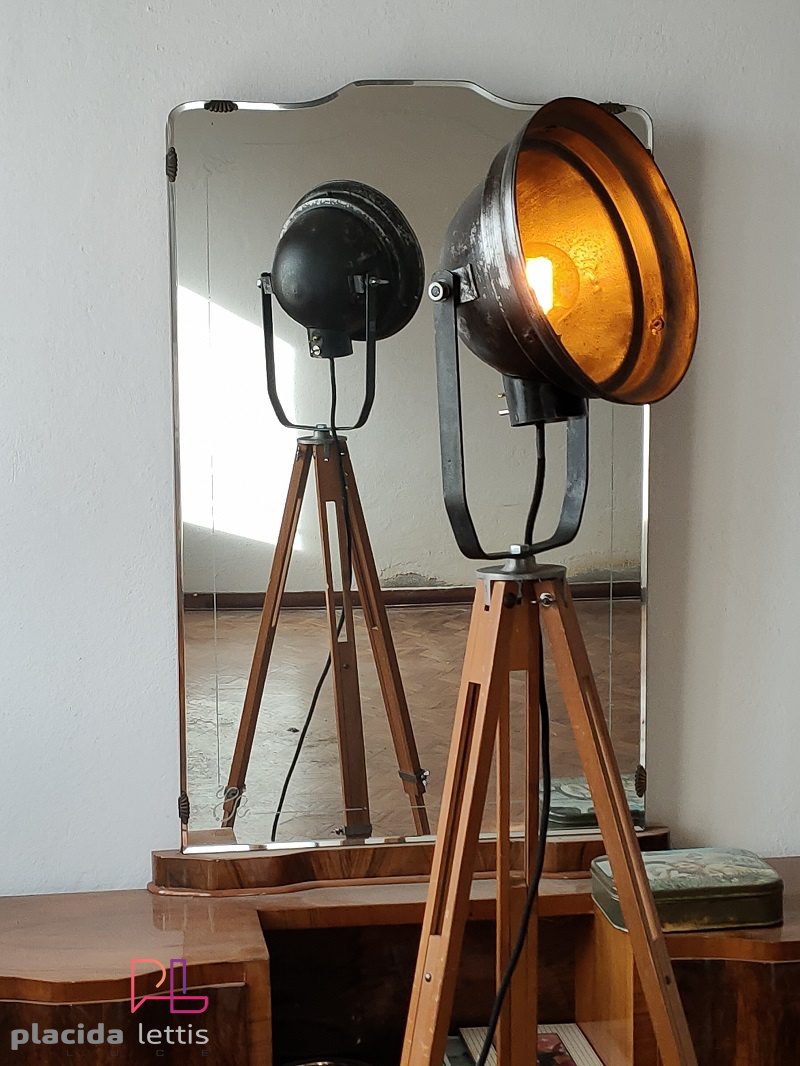 Faro industriale su treppiede, anni 60 – dettaglio 3