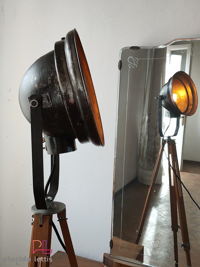 Faro industriale su treppiede, anni 60 – dettaglio 5