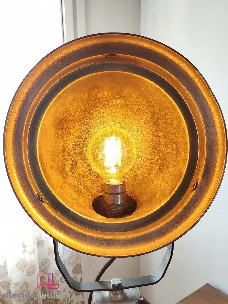 Faro industriale su treppiede, anni 60 – dettaglio 11
