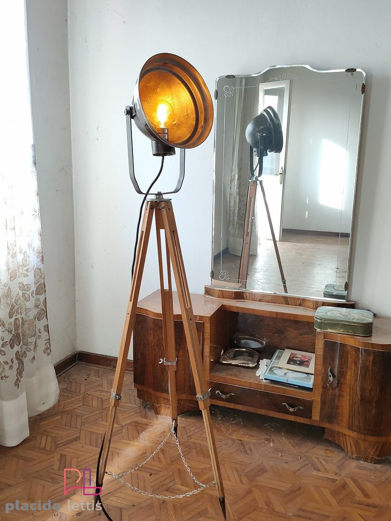 Faro industriale su treppiede, anni 60 – dettaglio 12
