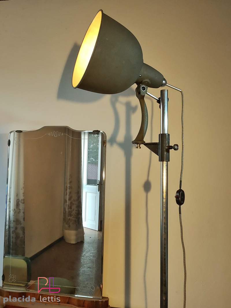 Un brand iconico, IFF, per una lampada da studio fotografico.