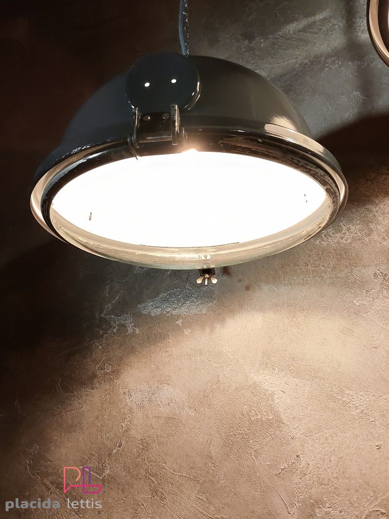 Due perfette mezze sfere, lampade industriali sorprendenti! – dettaglio 6