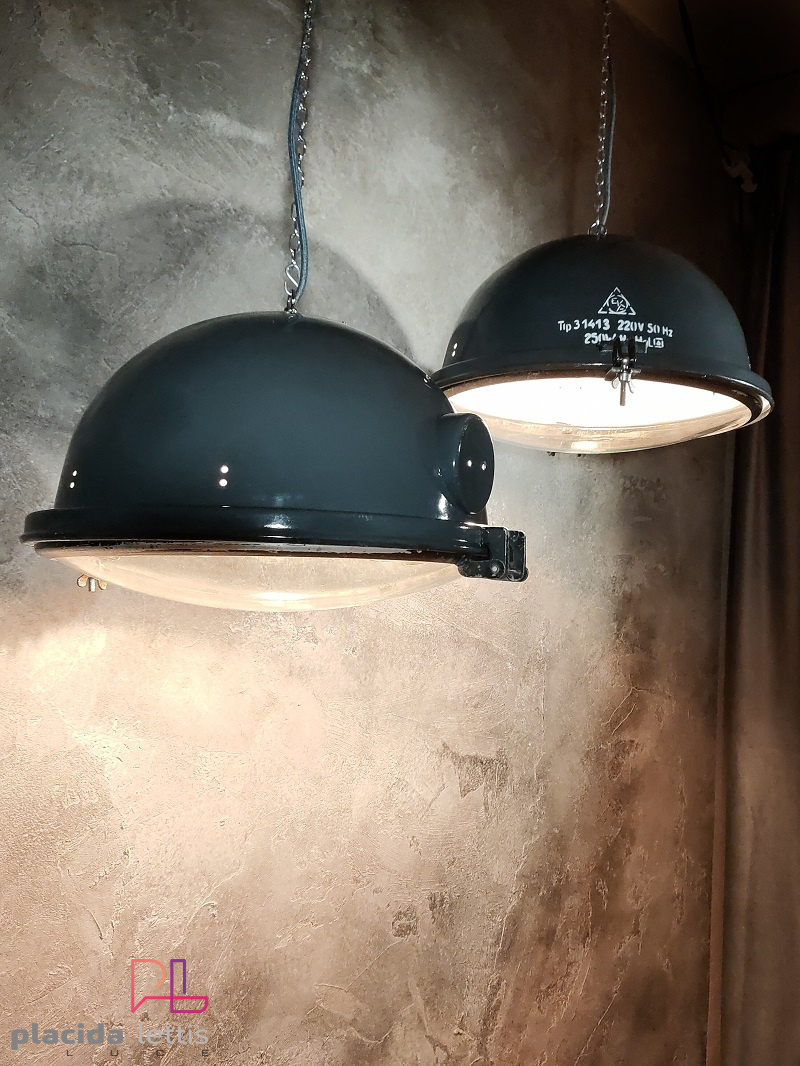 Due perfette mezze sfere, lampade industriali sorprendenti!