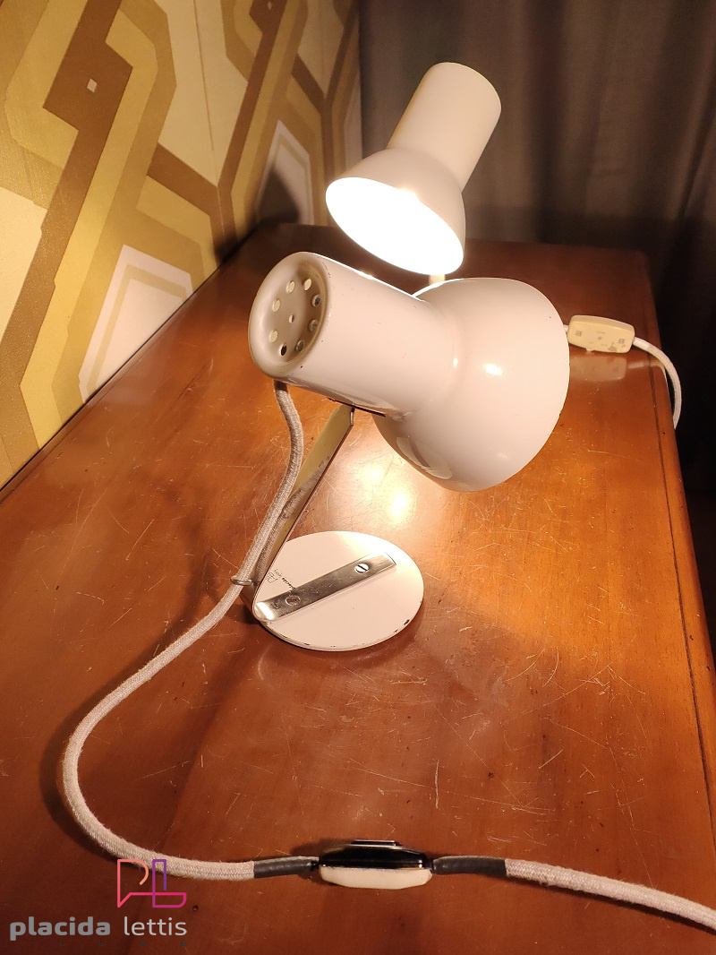 Piccole lampada da tavolo, per piccoli angoli luminosi