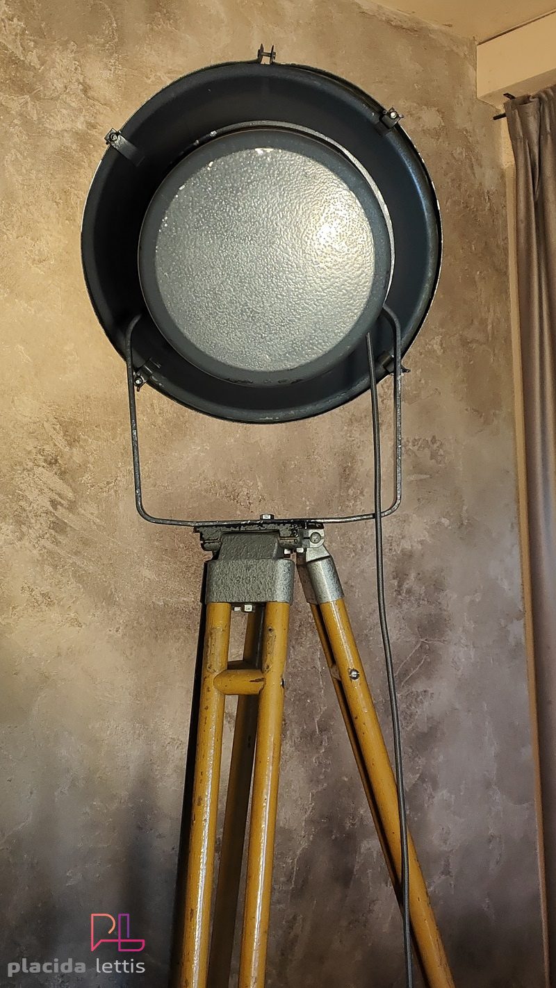 Lampada con treppiede vintage originale, faro grigio, Polonia anni '80 – dettaglio 5