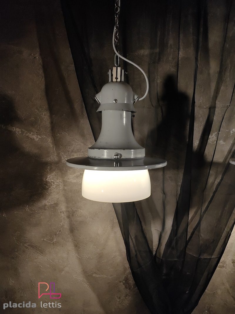 Lampada a sospensione vintage originale con vetro opalino, Verona anni '50 – dettaglio 3