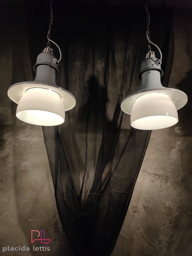 Lampada a sospensione vintage originale con vetro opalino, Verona anni '50 – dettaglio 4