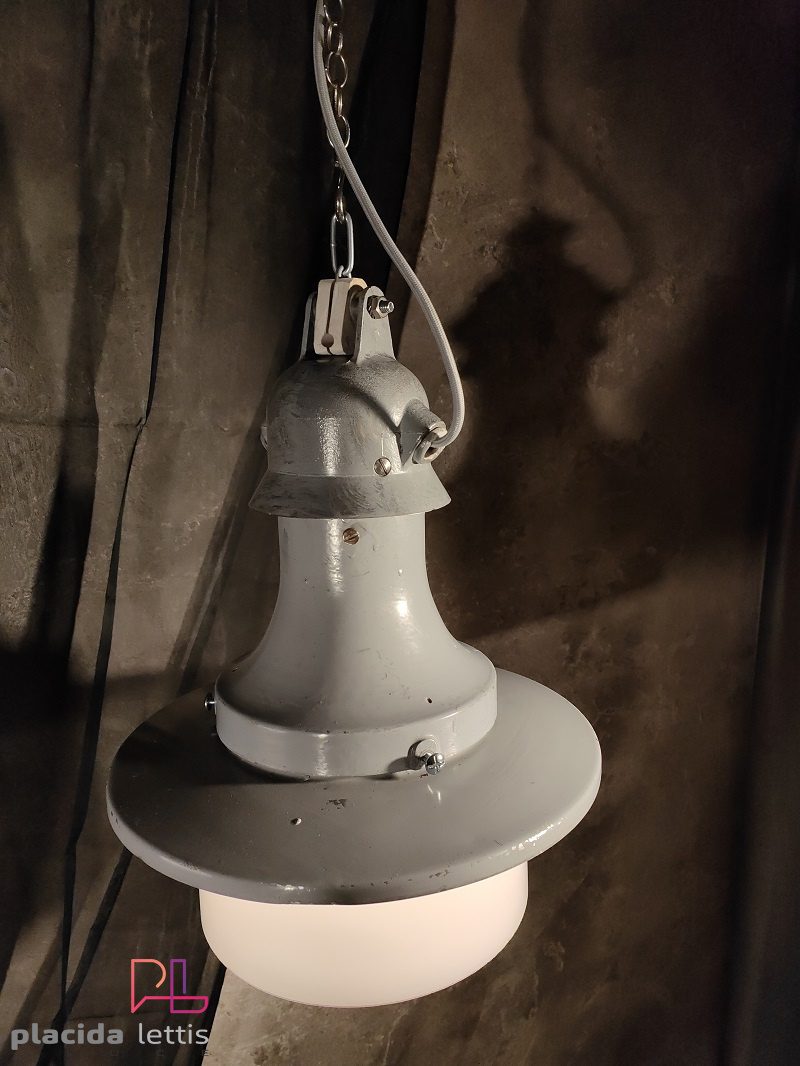 Lampada a sospensione vintage originale con vetro opalino, Verona anni '50 – dettaglio 7
