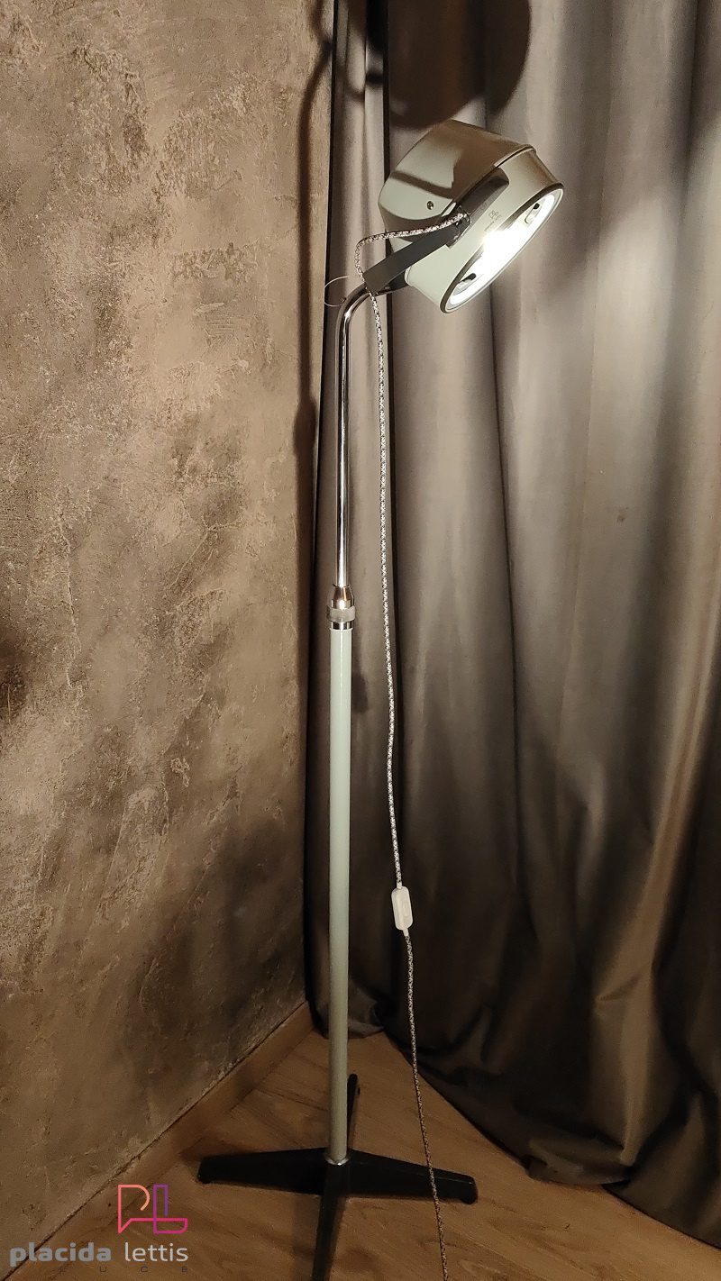 Lampada da terra vintage originale medica azzurra, Budapest anni '60 – dettaglio 3