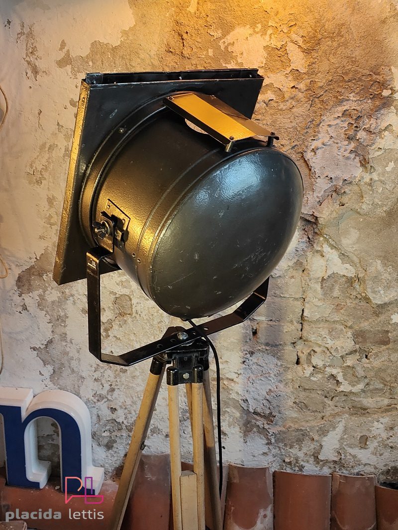 Faro da teatro vintage originale nero martellato con ottone, Italia – dettaglio 11