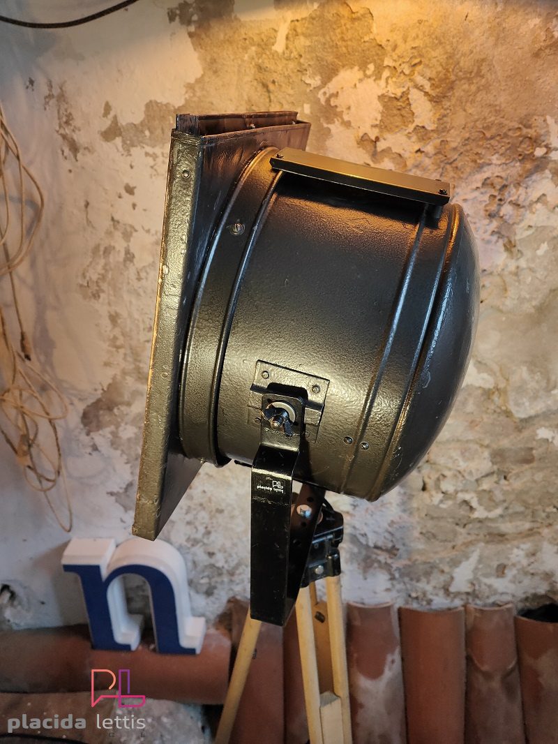Faro da teatro vintage originale nero martellato con ottone, Italia – dettaglio 12