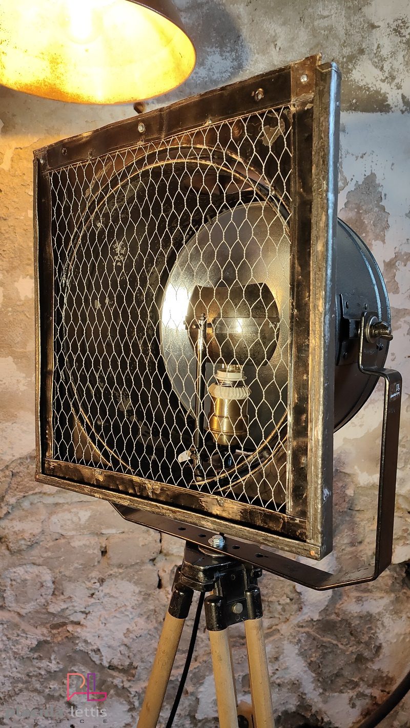 Faro da teatro vintage originale nero martellato con ottone, Italia – dettaglio 15