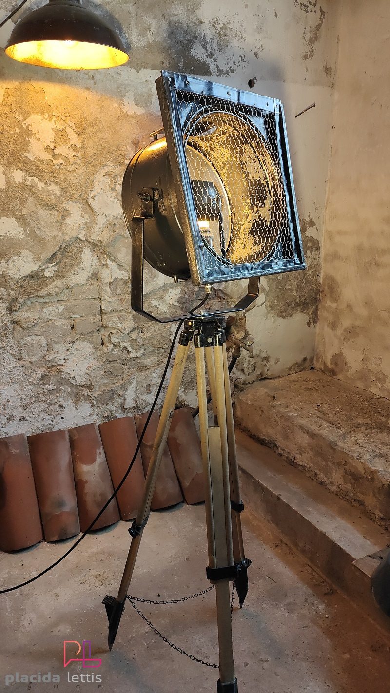 Faro da teatro vintage originale nero martellato con ottone, Italia – dettaglio 16