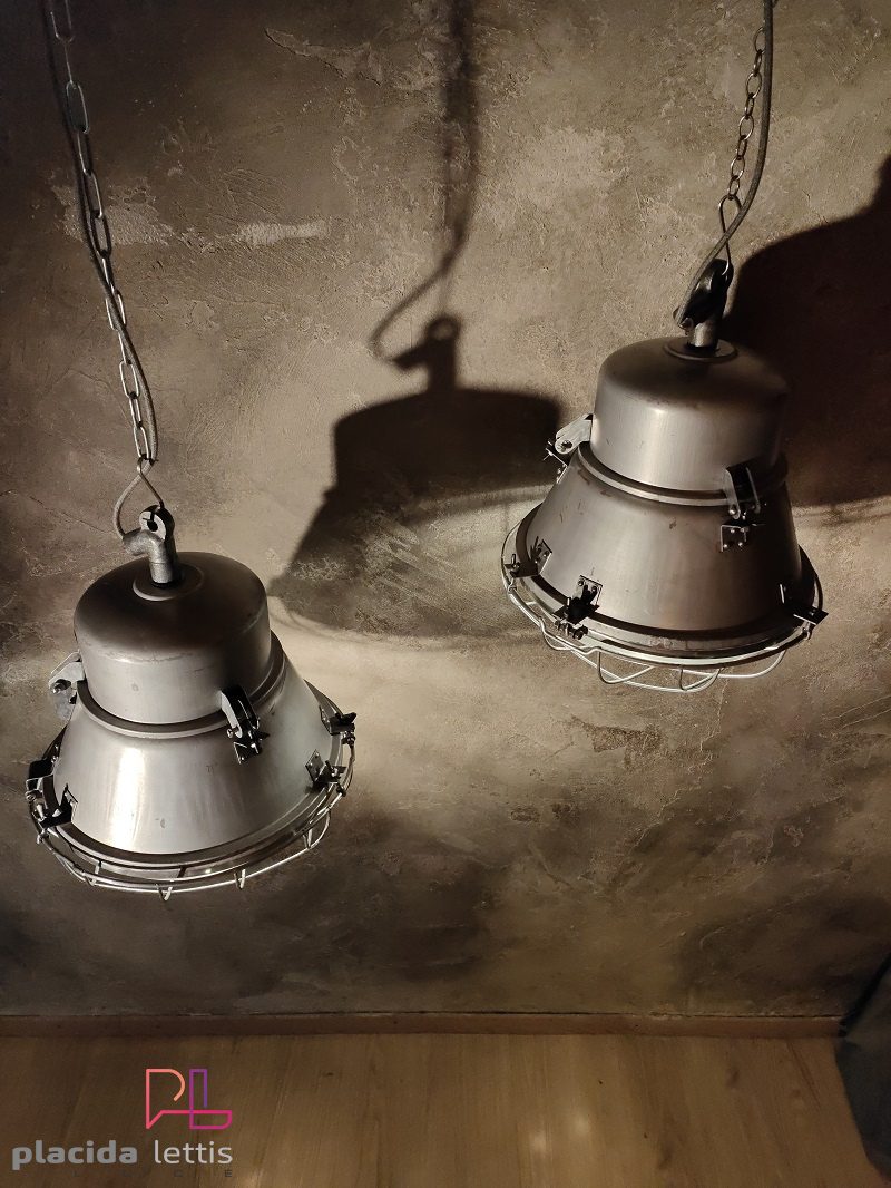 Lampada a sospensione vintage originale argento, vetro curvo e griglia – dettaglio 13