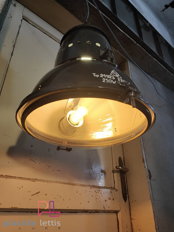 Lampada a sospensione vintage originale blu-nera, vetro curvo, anni '50 – dettaglio 3