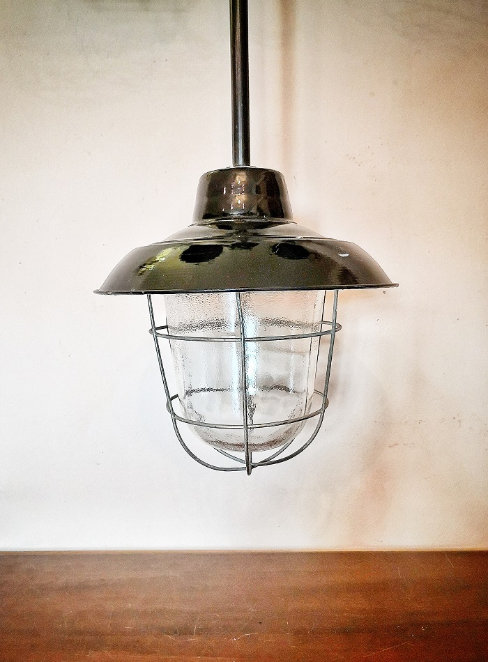 Lampada industriale prodotta negli anni '60 in Repubblica Ceca da Elektrosvit