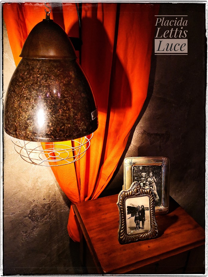 Lampada industriale prodotta negli anni '70, nella ex DDR da AKA Eletric