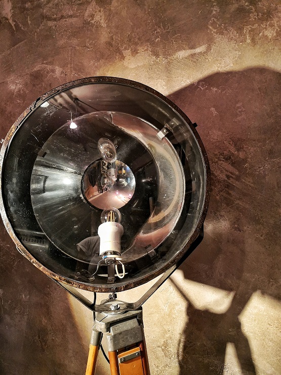Splendida lampada industriale da segnalazione, con specchio interno