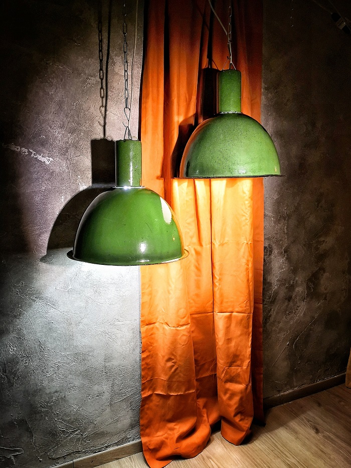 Lampada industriale anni'60 - Colore verde brillante e bianco all'interno