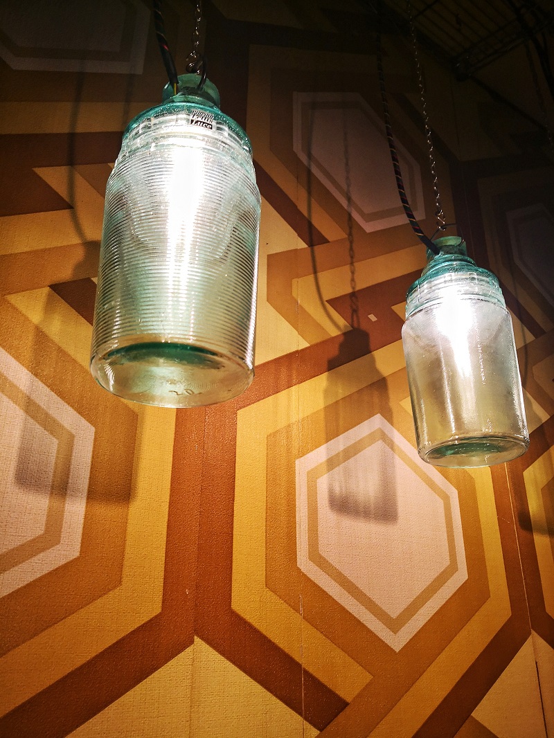 Piccole lampade industriali, prodotte in ex Unione Sovietica negli anni '70