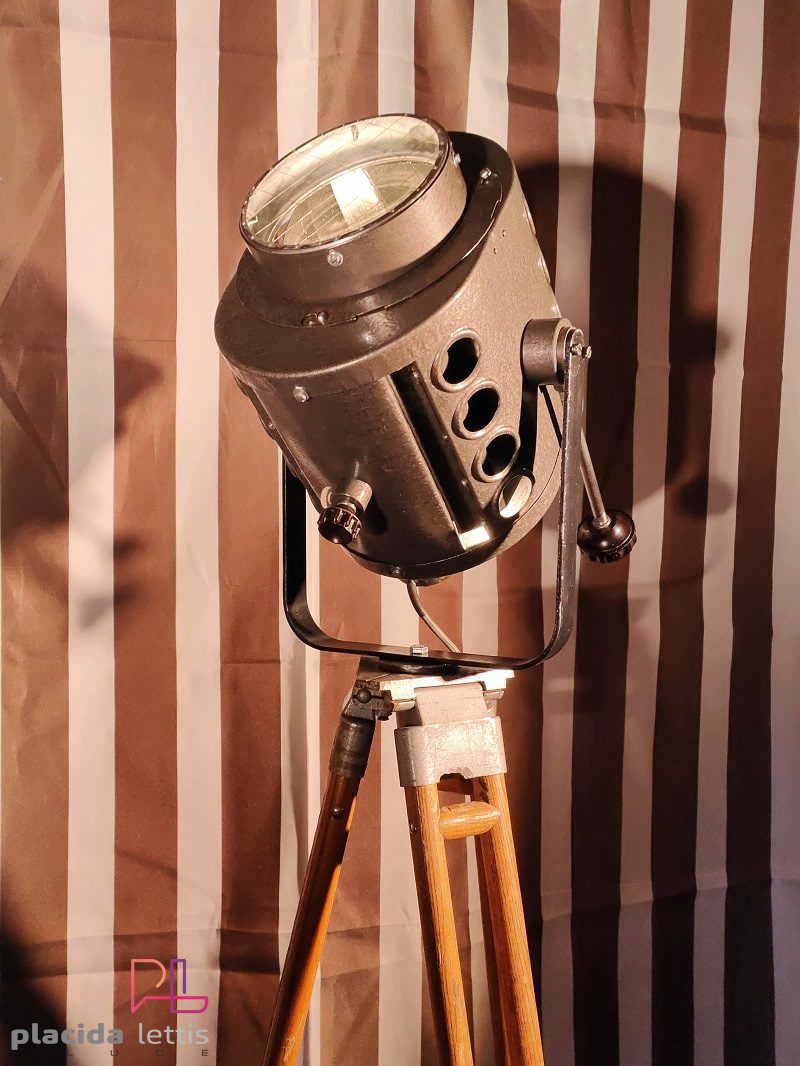 Faro da teatro vintage originale con fori di aerazione, anni '60 – dettaglio 13