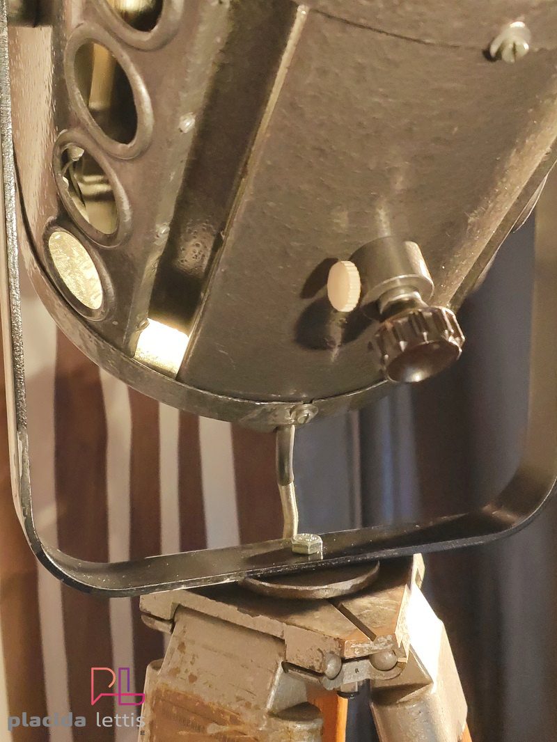 Faro da teatro vintage originale con fori di aerazione, anni '60 – dettaglio 22