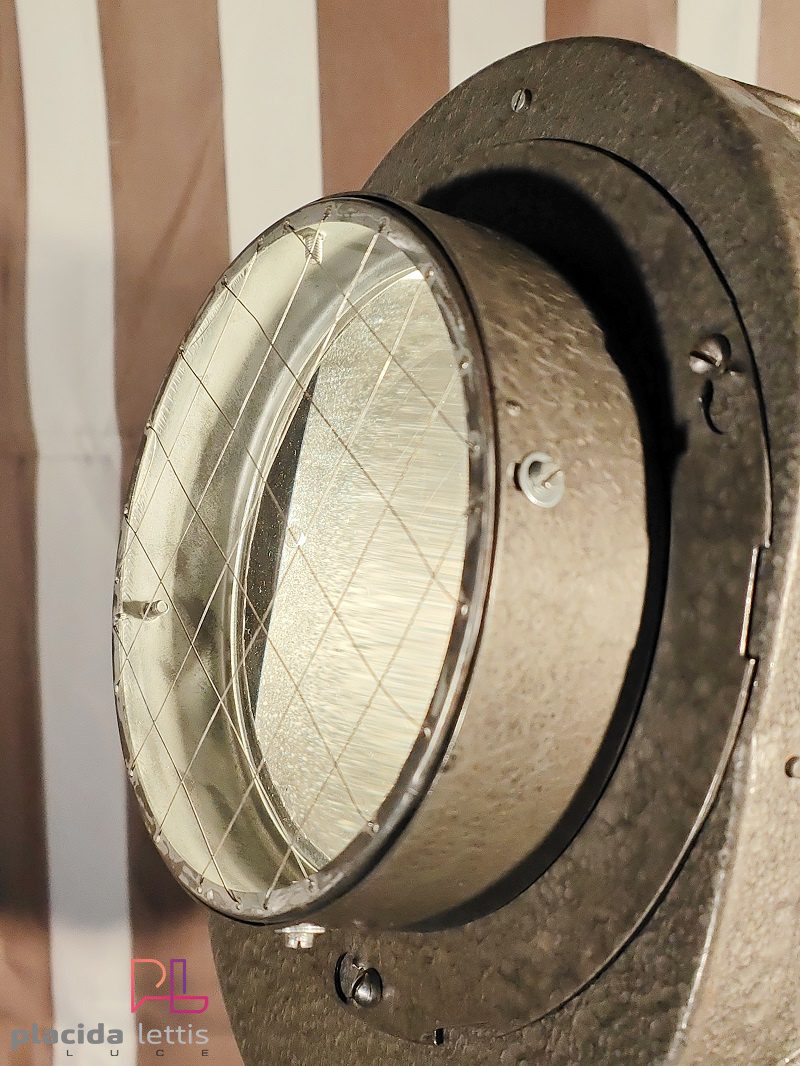 Faro da teatro vintage originale con fori di aerazione, anni '60 – dettaglio 21