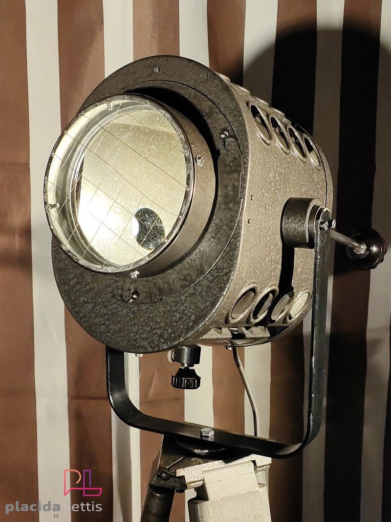 Faro da teatro vintage originale con fori di aerazione, anni '60 – dettaglio 7