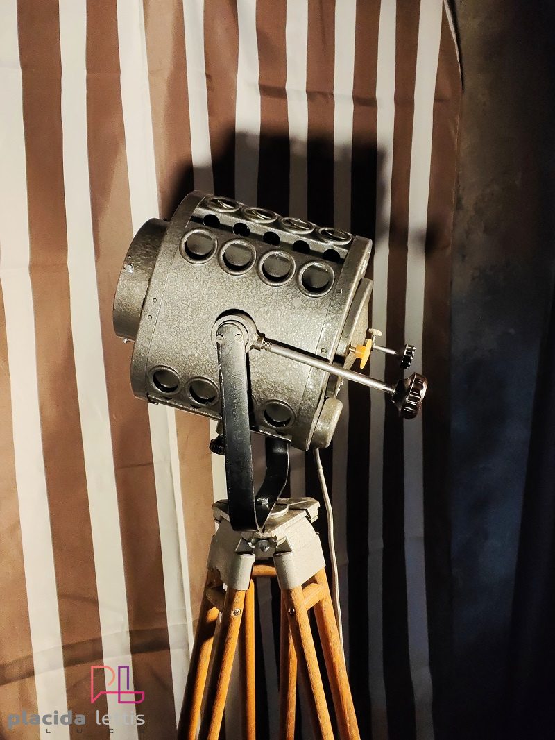 Faro da teatro vintage originale con fori di aerazione, anni '60 – dettaglio 14