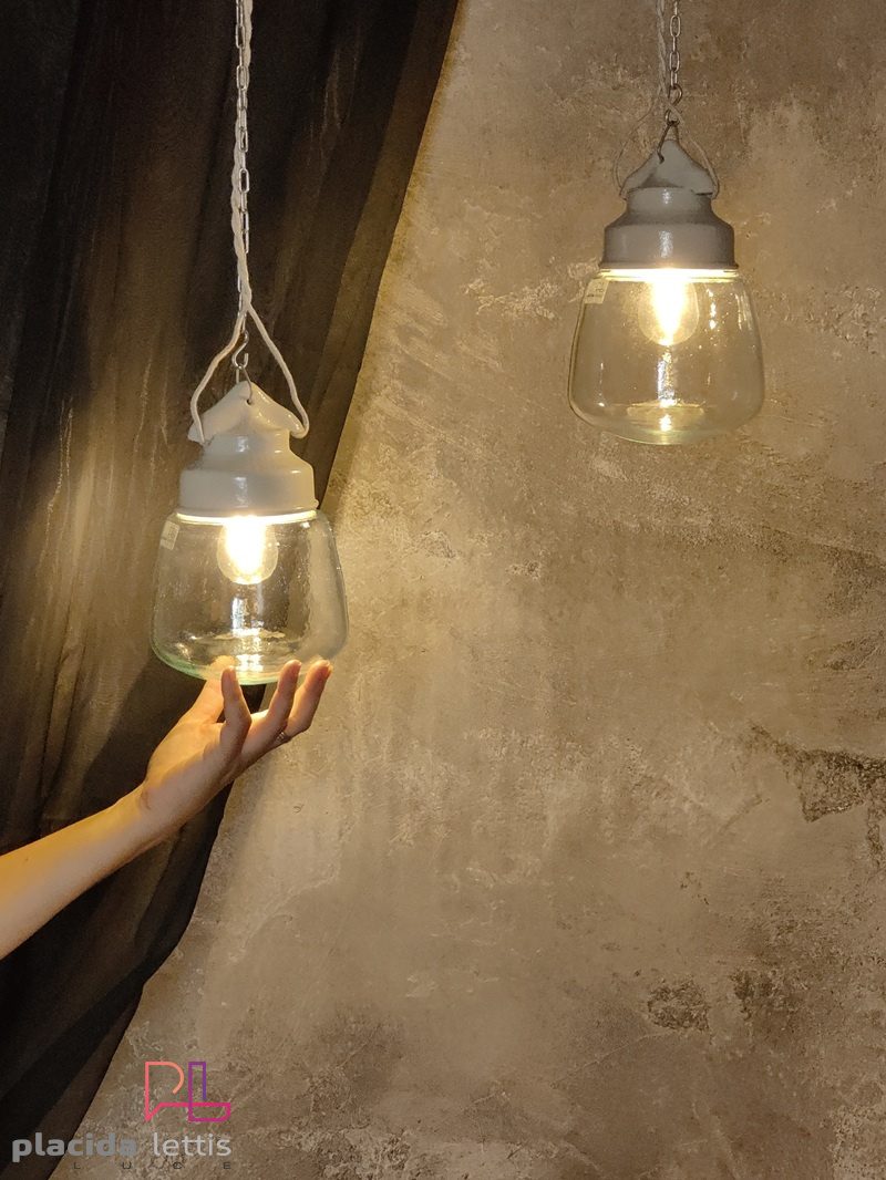 Lampada a sospensione vintage originale in ceramica e vetro a goccia