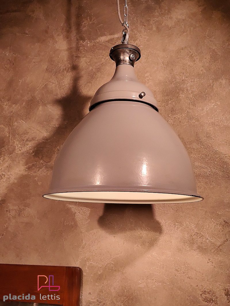 Lampada a sospensione vintage originale Benjamin a cupola larga, anni '50 – dettaglio 3